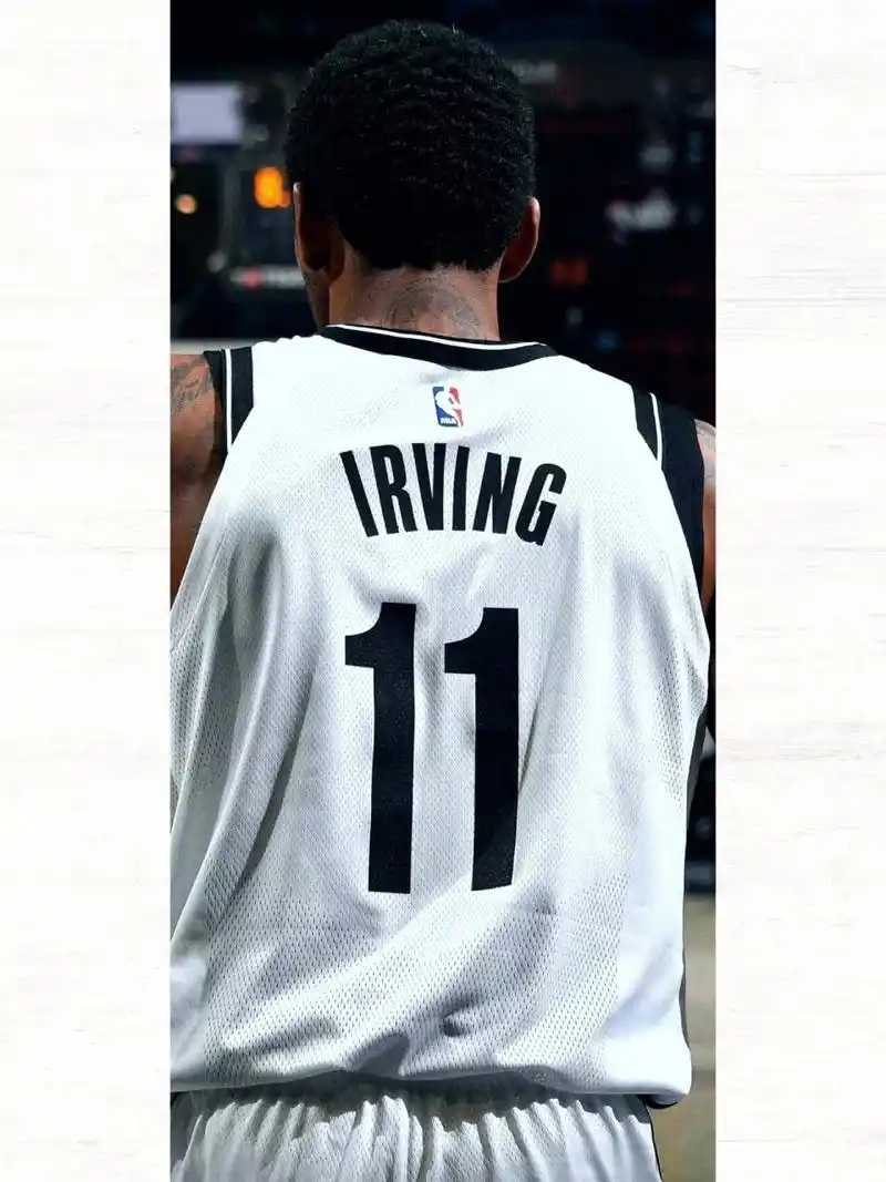 欧文高清壁纸 | 背影 来两张欧文壁纸,喜欢的朋友们请收好