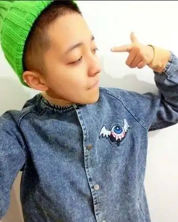 谁有李克克戴帽子的照片啊