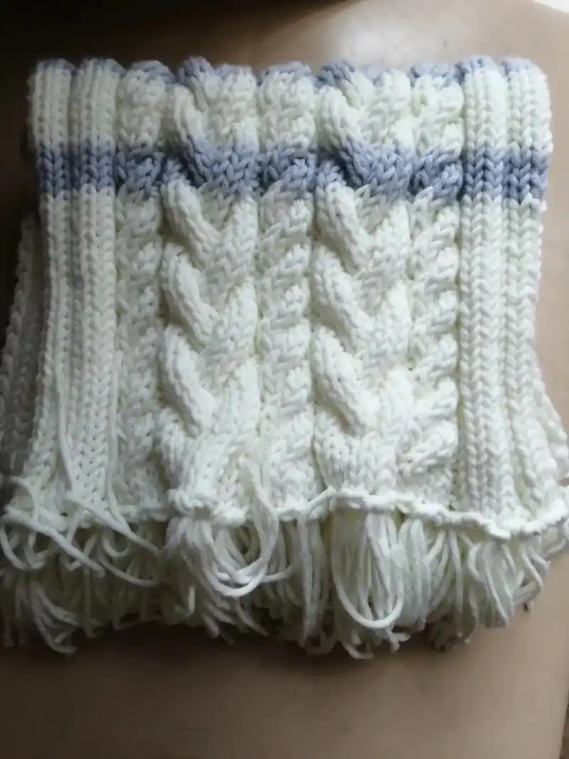 手工编织的围巾 - 抖音