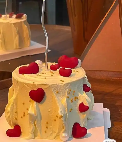 晚来的生日祝福浪漫款小蛋糕