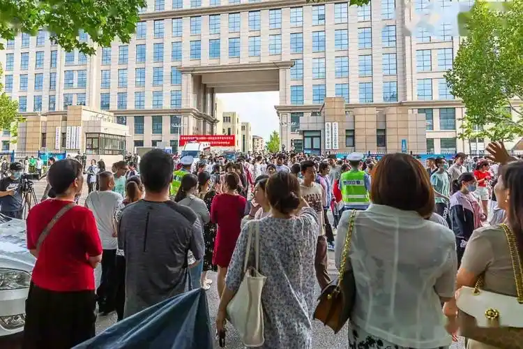 欣赏:2023年平谷高考瞬间——平谷区摄影家协会_梁景启_张娟_王晓梅