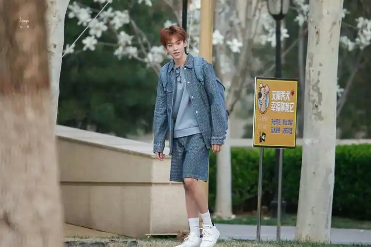 有哪些帅到爆炸的余景天照片图片壁纸? - 知乎