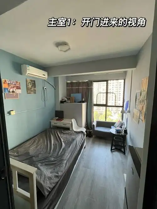 20平方,1室1厨1卫,有落地窗,视野和空气很好.