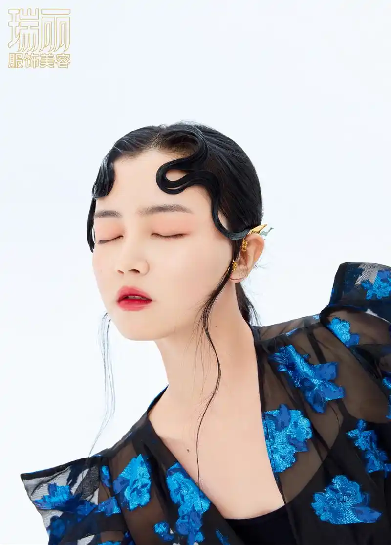 东方少女杂志大片释出 经典国风妆融入现代造型