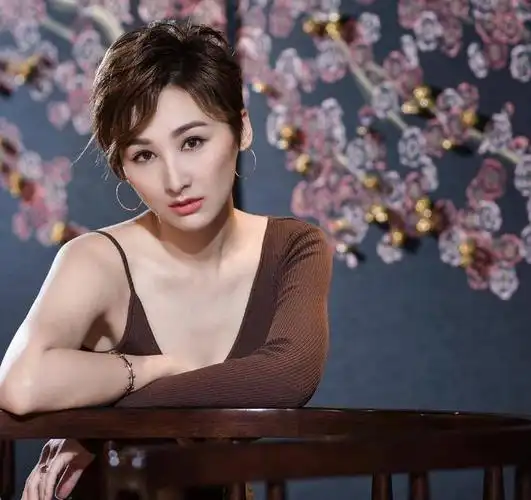 tvb花旦客串内地剧让观众怒气冲冲 无辜连累素人被网友电话骚扰|三十