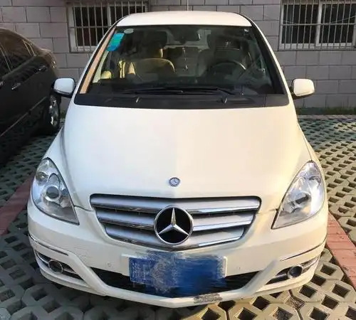 【湖州】2011年11月 奔驰b级 b200 2.0 豪华型 白色 手自一体
