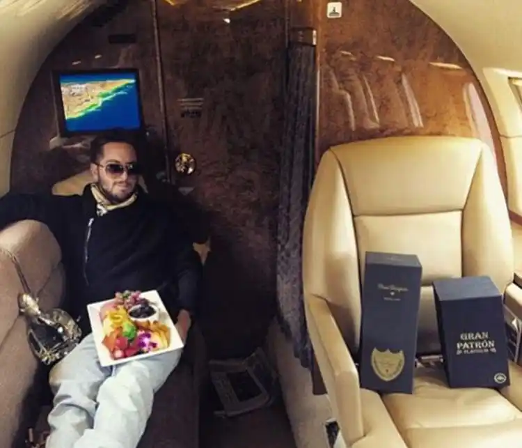 富二代网上炫耀极度奢侈圣诞礼物高清组图