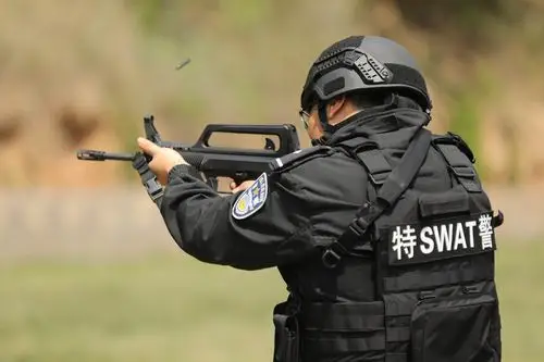 装备放回营地为做好新中国成立70周年大庆安保工作,按照公安部铁路