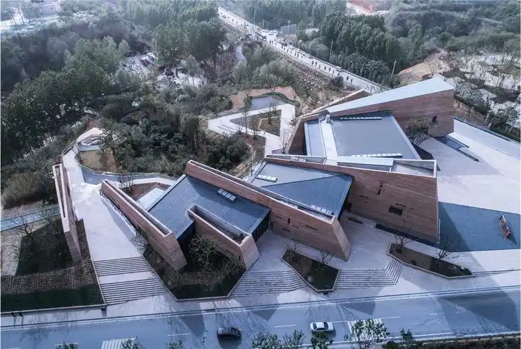 郑州建业足球小镇游客中心_金盘网