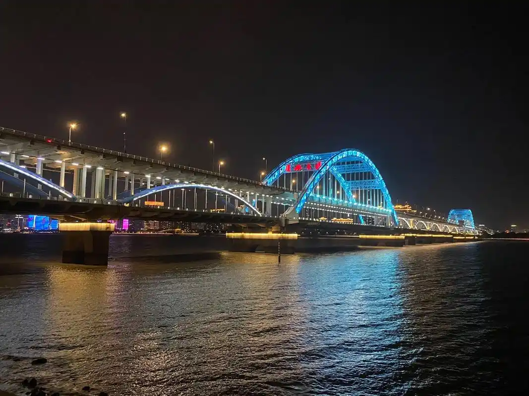 钱江新城灯光秀.杭州市钱塘江钱江新城灯光秀,希望疫情早日去, - 抖音