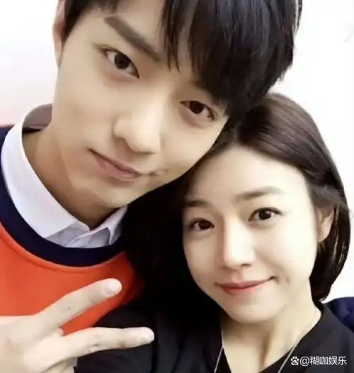 《十八岁》中,肖战就与陈妍希有过合作,饰演暗恋对方的校草