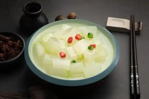 在中医中,冬瓜被视为一种非常好的清热解毒,利尿消肿的食物.