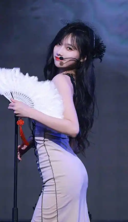 宋昕冉性感美图,肥美丰腴的美臀,展现无可抵挡的性感魅力_身材_气质