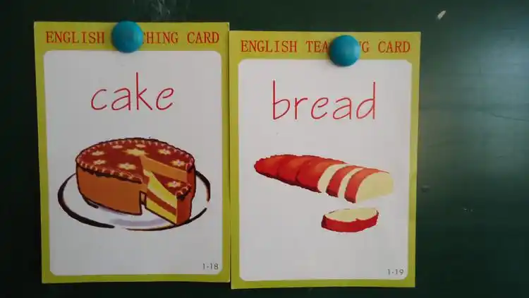 今天我们又认识了两个新的英语单词,分别是:bread   cake