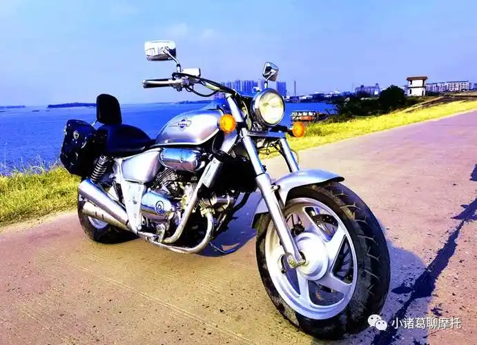 回味经典本田马格纳magna250