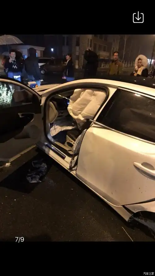 昨晚苏州常熟沃尔沃被奥迪车撞成这样关键奥迪受损并不严重