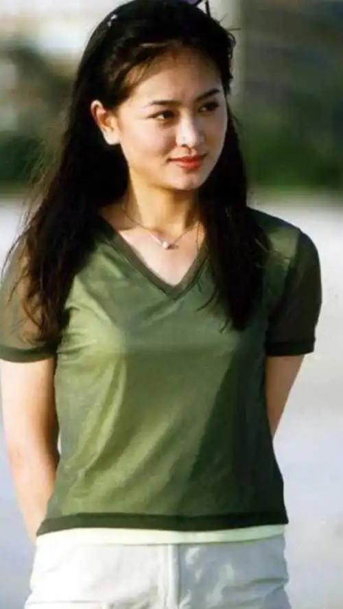 王慧娟唯美时尚写真照,一颦一笑撩动人心