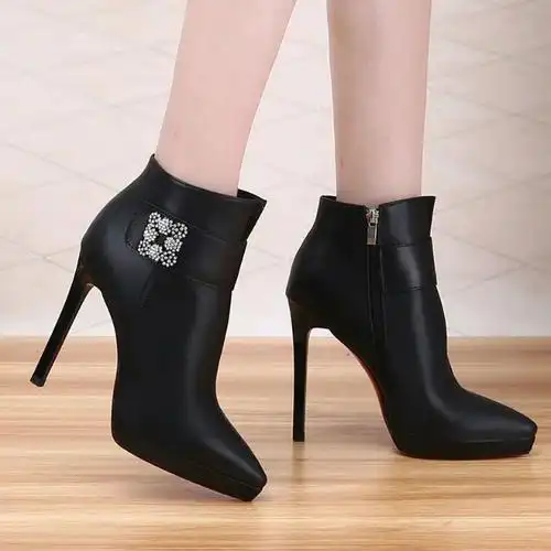 2016冬季新款黑色真皮短靴粗跟尖头马丁靴欧美短筒高跟鞋女皮靴子