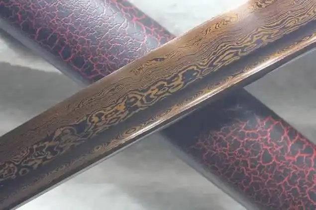 成,有人推测,《三国演义》中的"倚天剑"和"青鈍剑"可能就是百炼钢材质