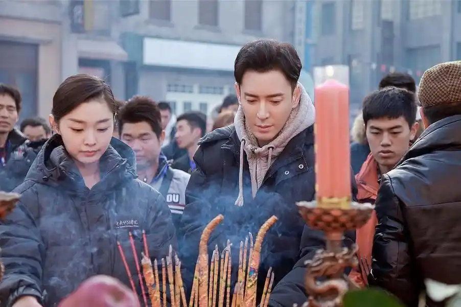 昨日,由韩栋携手宋轶主演的谍战剧《蜂巢》在常州举行开机仪式,韩栋