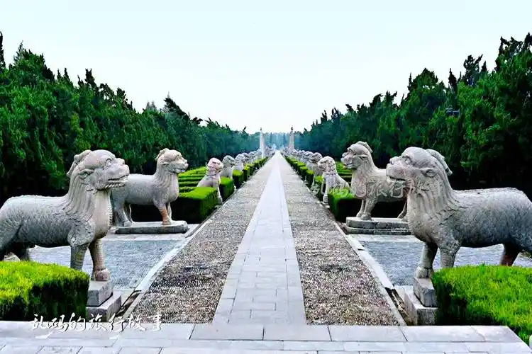 此外,明太祖朱元璋葬在南京明孝陵,明景泰帝朱祁钰被废黜后葬在北京