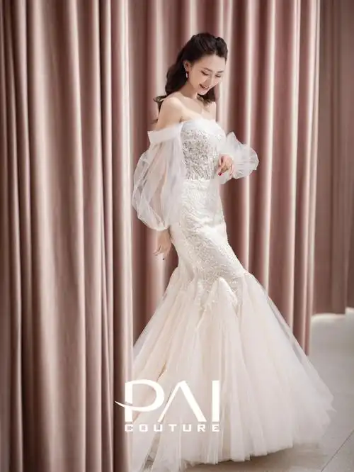 以美人鱼剪裁为设计灵感91胸至腰部的贴身剪裁最具曲线感人鱼公主吐