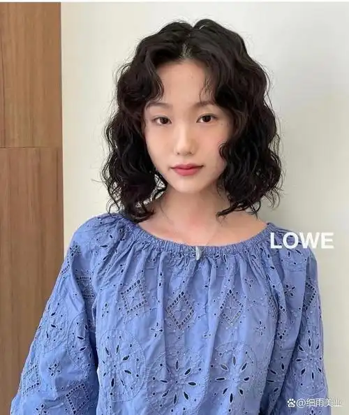 简单耐看的全头烫短发