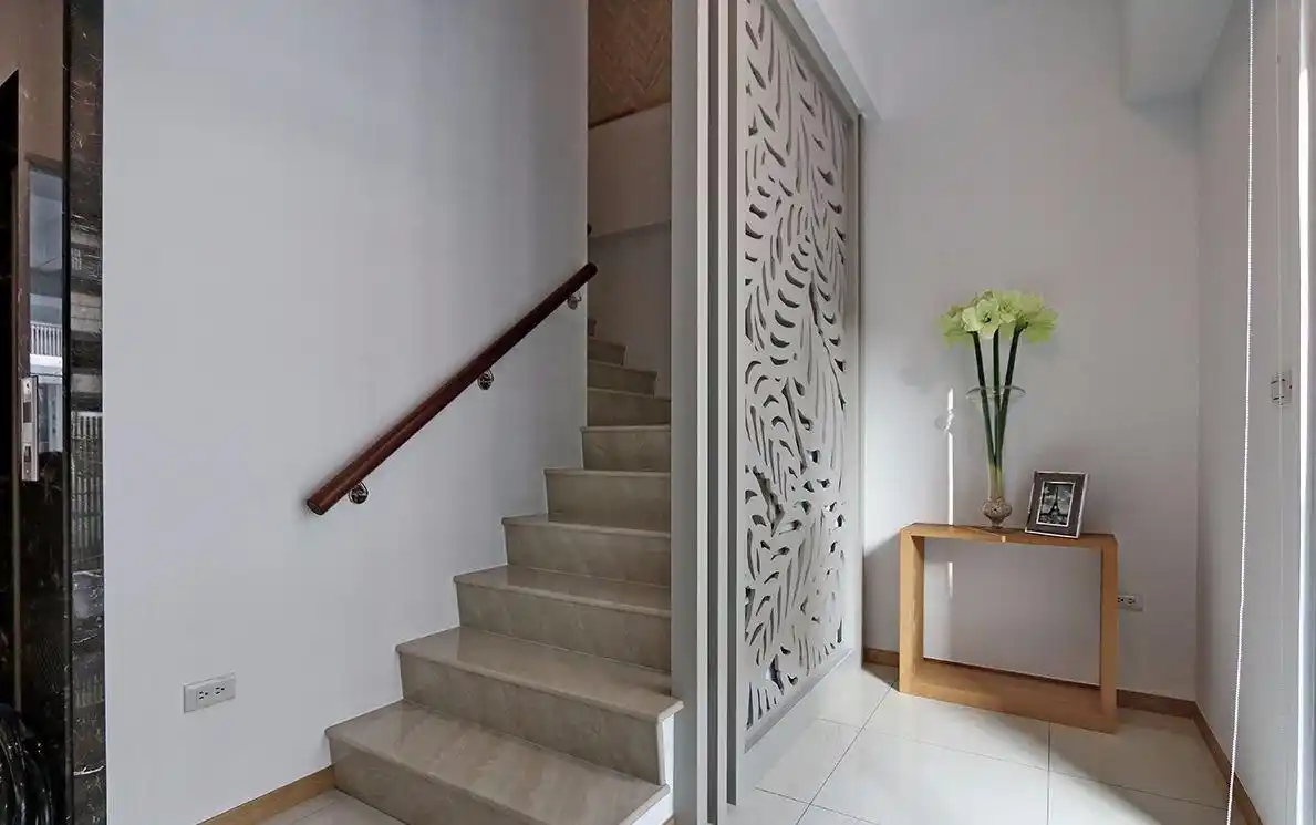 现代混搭三居楼梯装修效果图