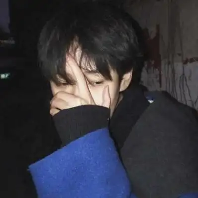 个性非主流男生头像图片,虹光灯下的身影