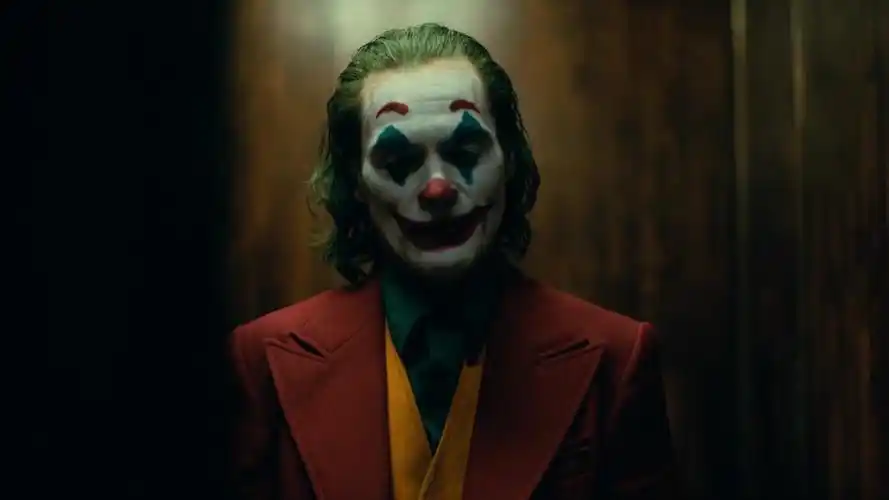 【x特遣队/自杀小队】小丑和哈莉奎恩之间的近似疯狂般的爱