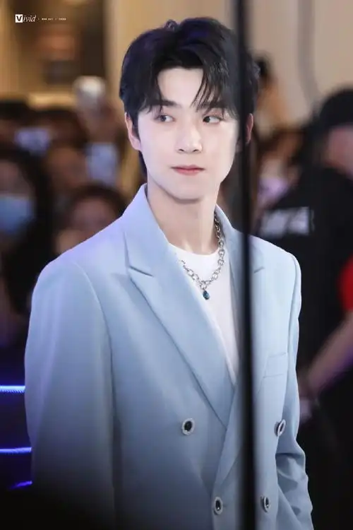 into1元气担当张嘉元