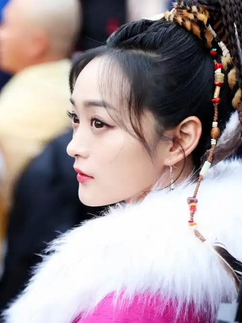 《天龙八部》开机 何泓姗饰阿紫获赞"神颜"