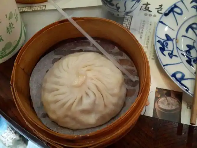 早上皮包水,一大早去冶春茶社,熙春茶社吃一笼蟹黄汤包,蒸饺,烫干丝