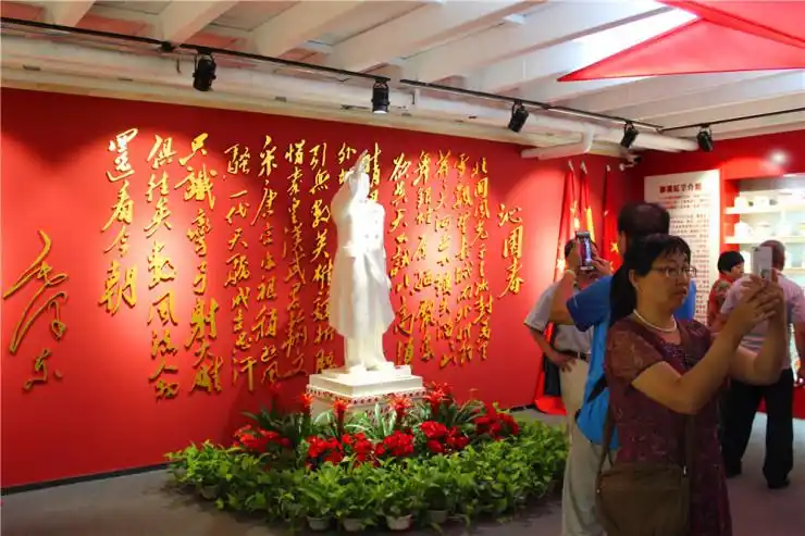 另一个是3s红色收藏文化博物馆,在二期一楼c区内,红色博物馆常年向