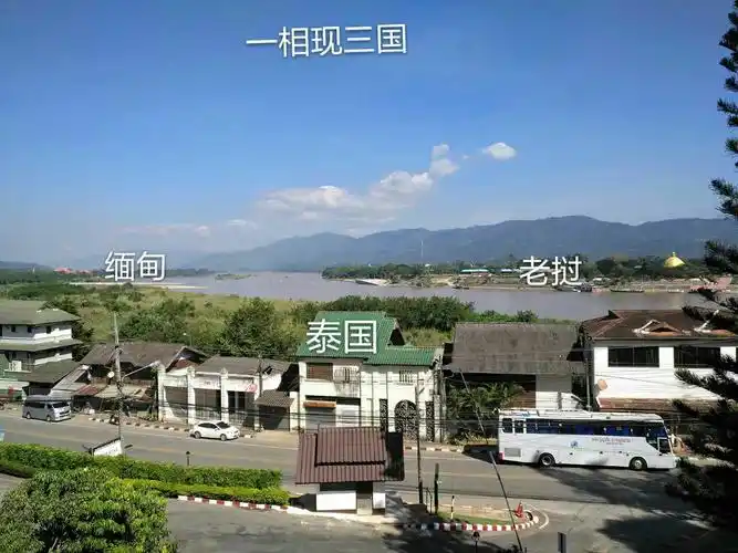 写美篇金三角即是缅甸,老挝,泰国三国品字形的交汇点.
