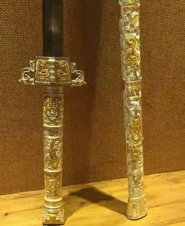 乾隆皇帝的"九龙宝剑"到底有何来历呢?_手机搜狐网