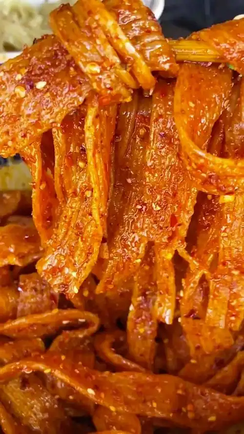 手工辣条辣片,麻辣孜然蒜香3种口味,适合夜市摆摊,欢迎咨询!