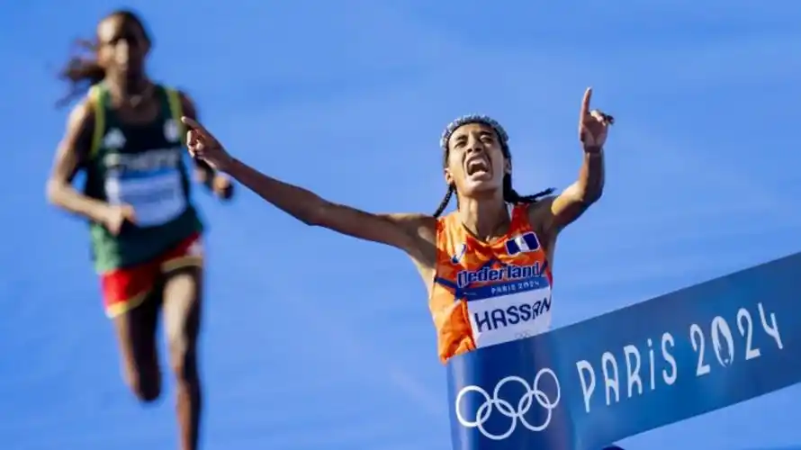 巴黎奥运女子马拉松:哈桑最后2公里冲刺甩掉四人夺金!