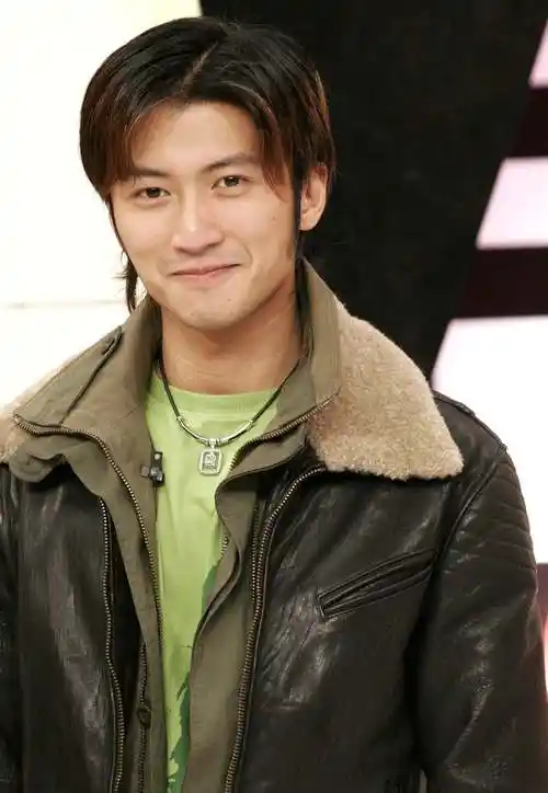 从不羁少年到稳重男人,谢霆锋经历了什么