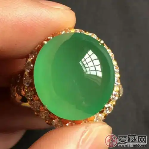 如何挑选翡翠戒面a货翡翠戒面的形状和尺寸重要吗