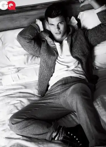 泰勒·洛特勒登gq封面 阳光少年展健硕肌肉(组图)