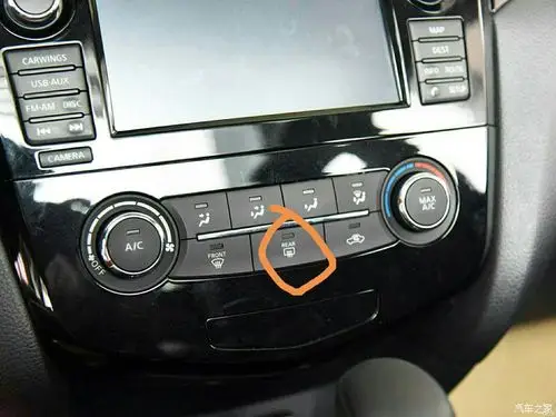 请问老司机,后视镜加热是哪个键?