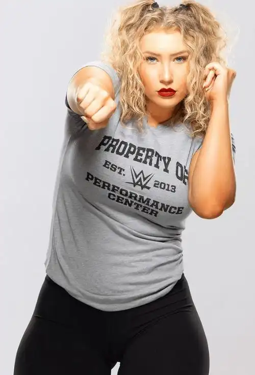 营养跟不上wwe新一代臀神身材秒杀90的女选手