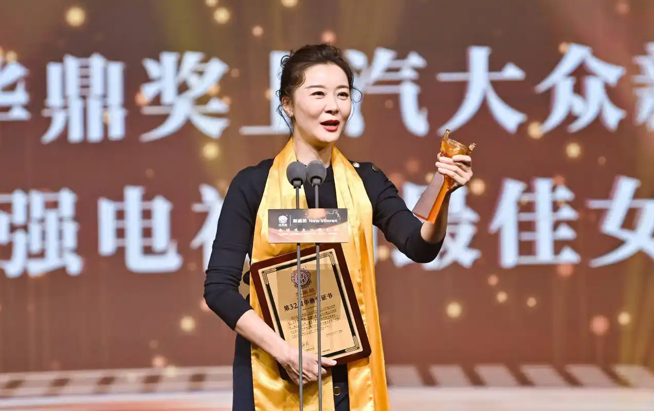 第32届华鼎奖揭晓觉醒年代摘五奖王劲松柯蓝分获视帝视后