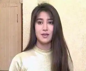 李云鹃姐姐直长发照片李云鹃姐姐扎双辫子前额垂着短发的照片昵称:李