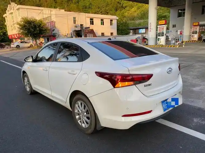 批发出:近2017年上牌 现代悦纳1.4自动挡,车况极品〔色