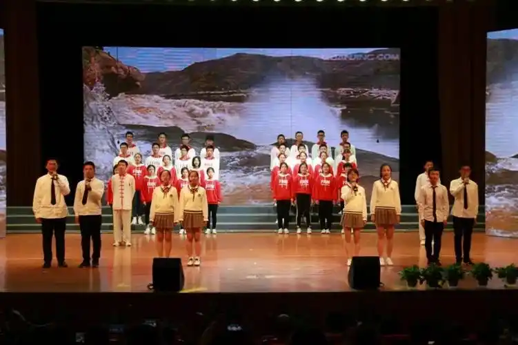 诵传雅意诗伴花香南昌一中高一年级书香润心灵青春谱新章专题朗诵比赛