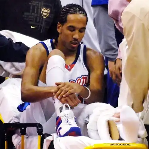 他是第一个高中生控卫,却因"断腿"6年换9队!67_利文斯顿