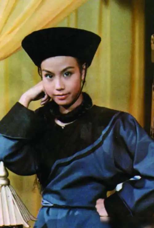 "七小福"元秋胞妹59岁仍美艳,荧幕初吻献张国荣,大曝元秋糗事