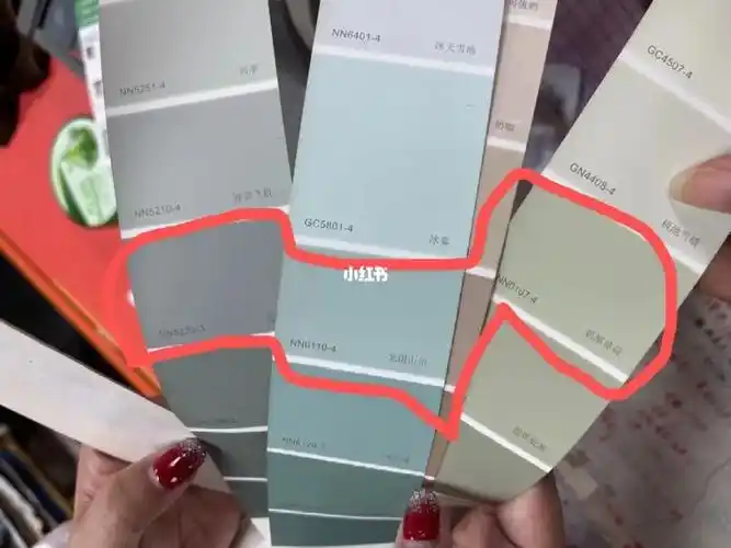 纠结哪个绿,打算杏子灰大面积刷,后面的奶咖和荷兰乳酪是暖色系也比较